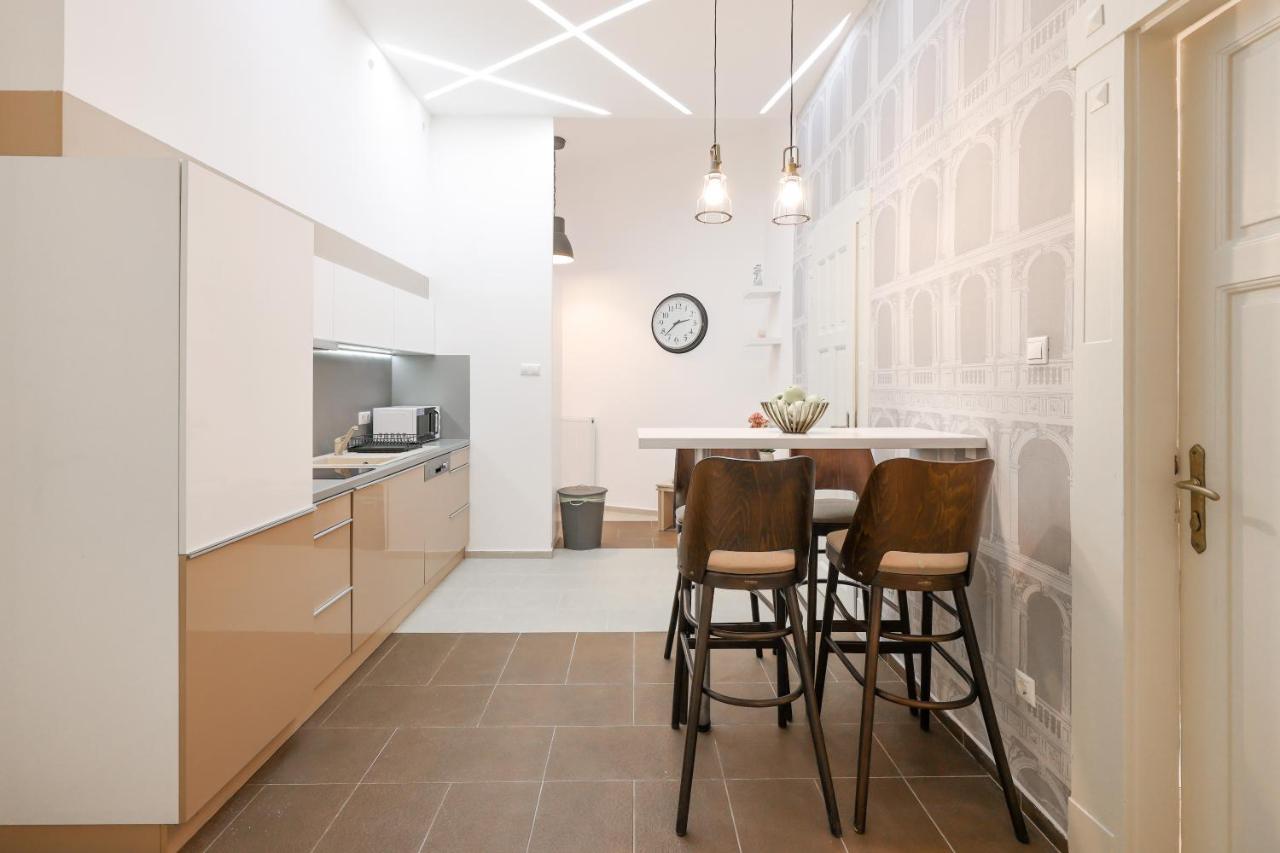 Deluxe With 4bedrm 2 Bathrm Apartman